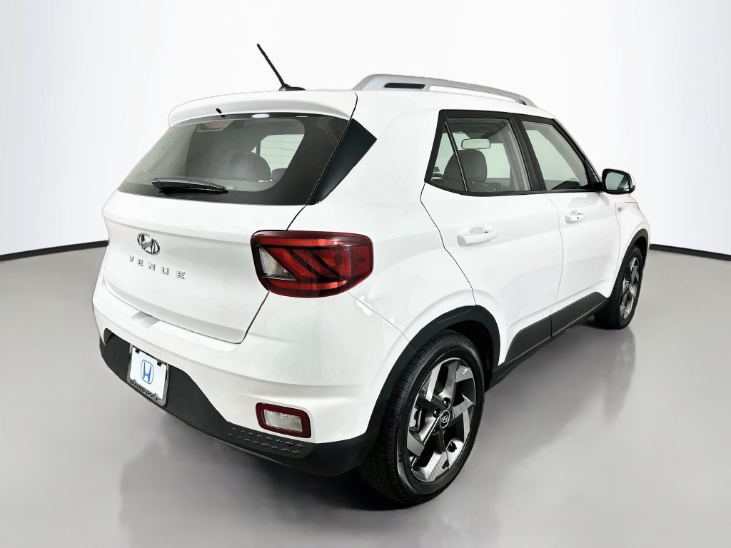 Used 2026 Hyundai Venue SEL FWD image 5