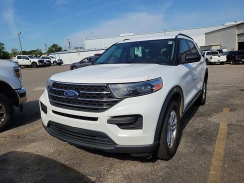 Used 2021 Ford Explorer XLT AWD/4WD image 2