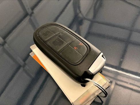 Used 2020 Jeep Cherokee Latitude Plus image 10