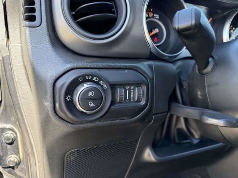 Certified 2022 Jeep Gladiator Sport AWD/4WD image 27