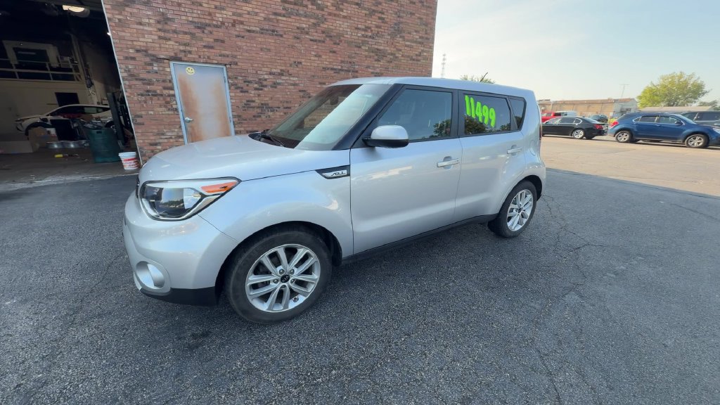 Used 2017 Kia Soul + FWD image 4