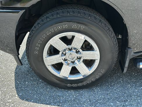 Used 2014 Nissan Titan SV image 9