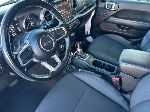 Used 2022 Jeep Wrangler Unlimited Sahara image 12