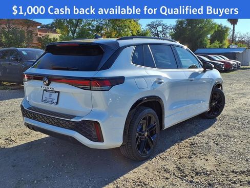 New 2026 Volkswagen Tiguan SE R-Line image 5