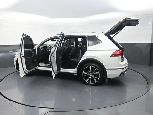 Used 2024 Volkswagen Tiguan SEL R-Line AWD/4WD image 33