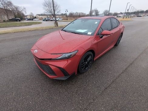 Certified 2025 Toyota Camry SE image 8