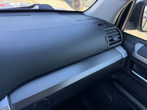 Used 2017 Toyota 4Runner SR5 Premium image 11