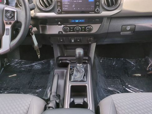 Used 2022 Toyota Tacoma SR5 RWD image 18