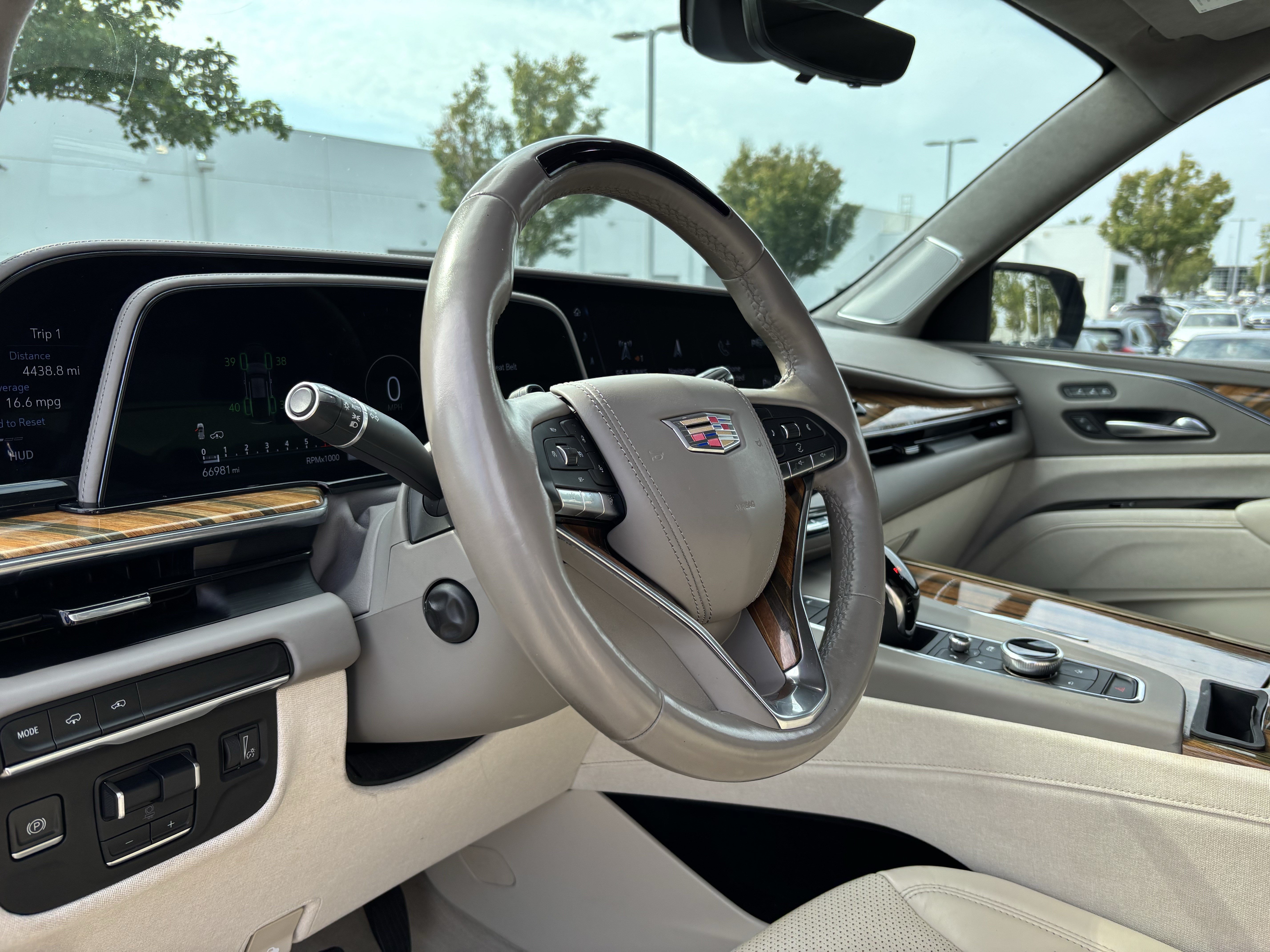Used 2021 Cadillac Escalade Premium Luxury Platinum RWD image 16