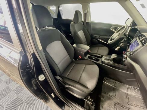 Used 2023 Kia Soul LX w/ LX Technology Package FWD image 30
