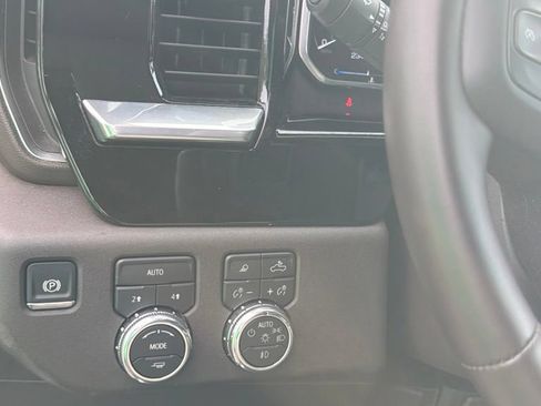 Used 2026 GMC Sierra 1500 SLT AWD/4WD image 9