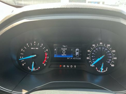 Used 2019 Ford Edge SE FWD image 19