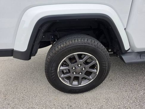 Used 2020 Jeep Gladiator Overland w/ LED Lighting Group AWD/4WD image 13