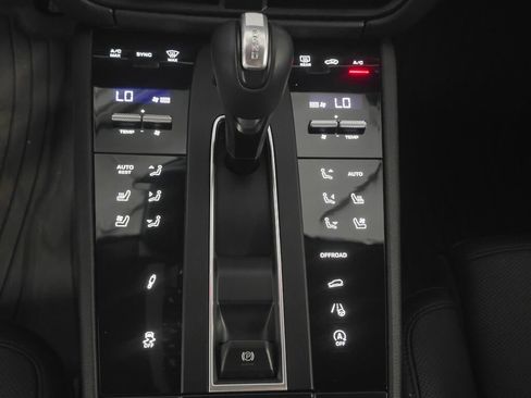 Certified 2026 Porsche Macan Turbo AWD/4WD image 17