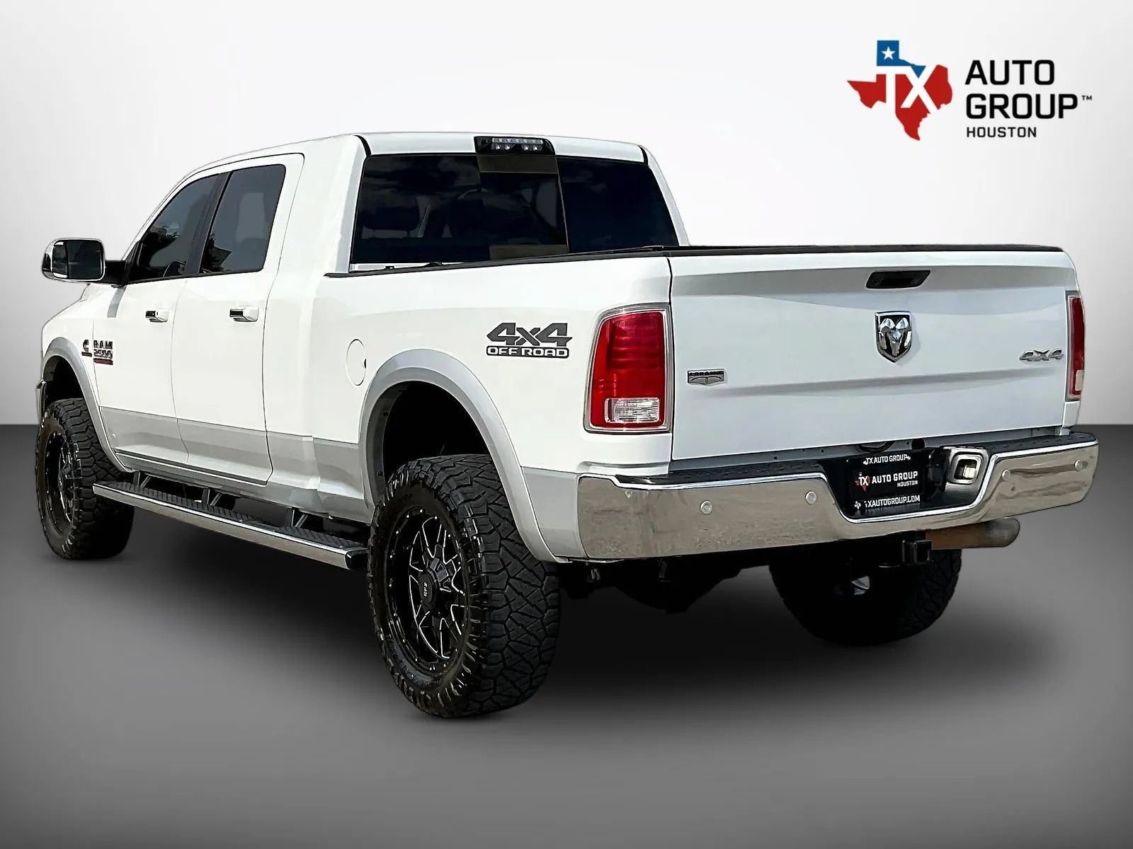 Used 2017 RAM 2500 Laramie w/ Snow Chief Group AWD/4WD image 4
