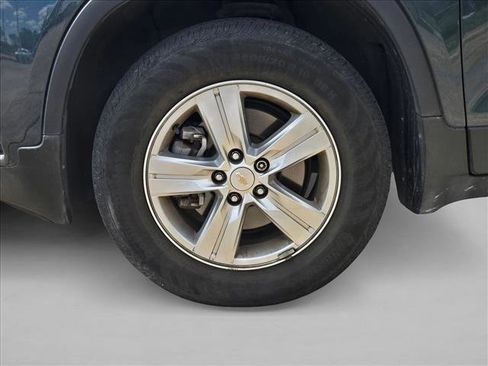 Used 2022 Chevrolet Trax LT w/ LT Convenience Package image 11