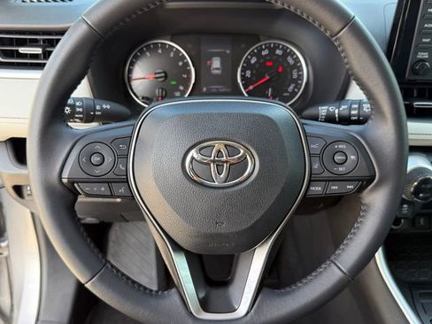 Used 2022 Toyota RAV4 XLE Premium FWD image 13