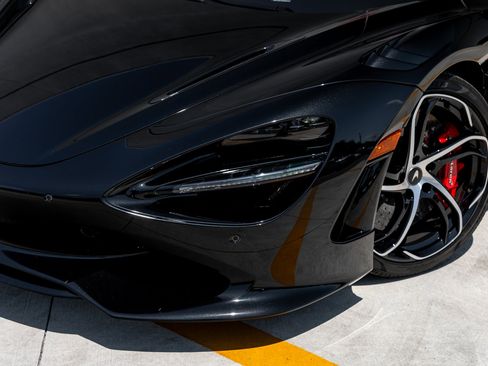 Used 2024 McLaren 750S Spider image 5