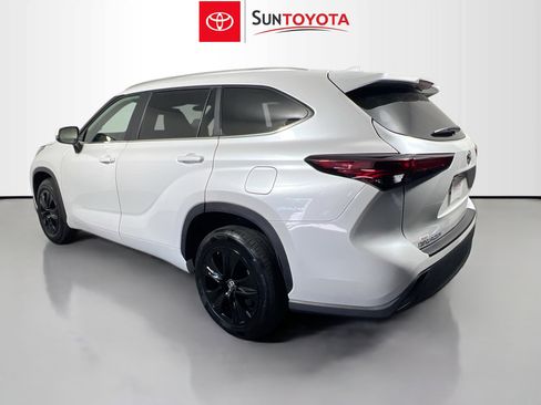 Used 2024 Toyota Highlander XLE image 6