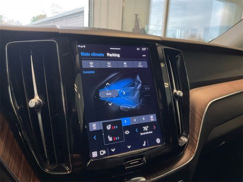 Certified 2023 Volvo XC60 B5 Plus w/ Protection Package Premier image 23