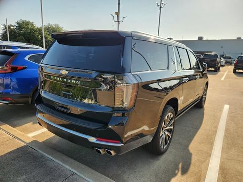 Used 2025 Chevrolet Suburban High Country RWD image 6