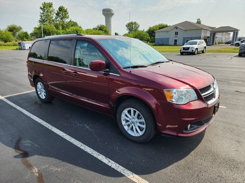 Used 2020 Dodge Grand Caravan SXT FWD image 9