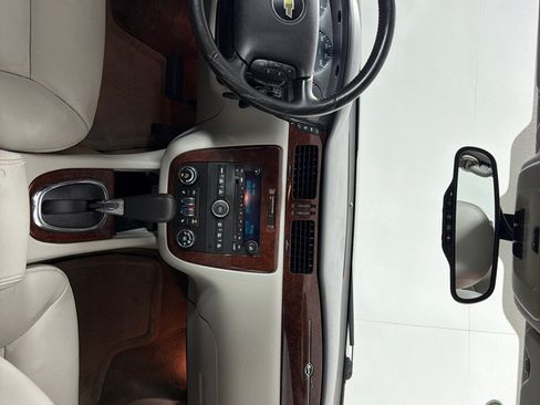 Used 2011 Chevrolet Impala LT w/ Luxury Edition Package FWD image 24