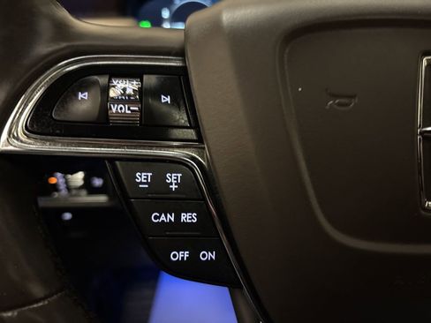 Used 2021 Lincoln Nautilus Reserve image 17