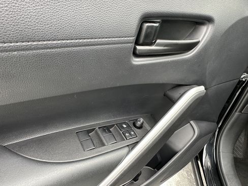 Used 2025 Toyota Corolla Cross LE FWD image 24