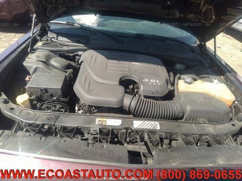 Used 2015 Dodge Challenger SXT image 6