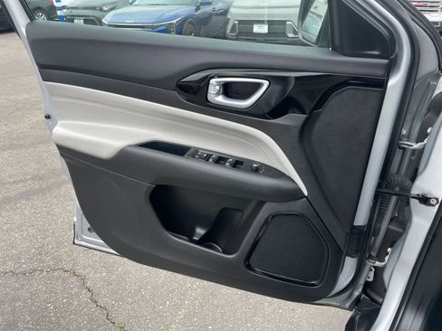 Used 2025 Jeep Compass Limited image 18