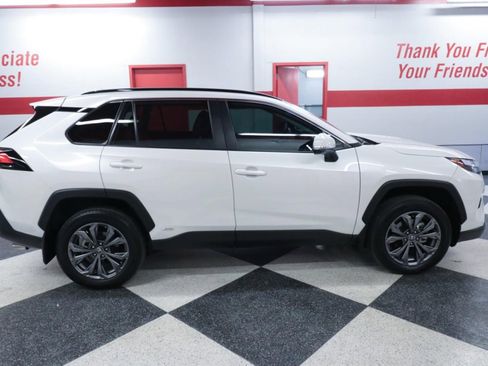 Used 2022 Toyota RAV4 XLE Premium image 37