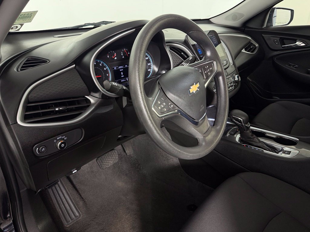 Used 2025 Chevrolet Malibu LT FWD image 13