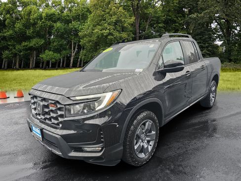 Used 2024 Honda Ridgeline TrailSport image 3