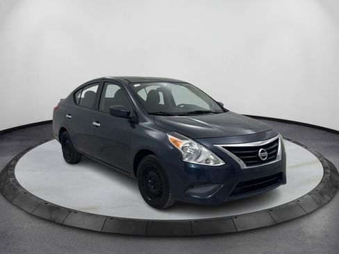 Used 2017 Nissan Versa SV image 3