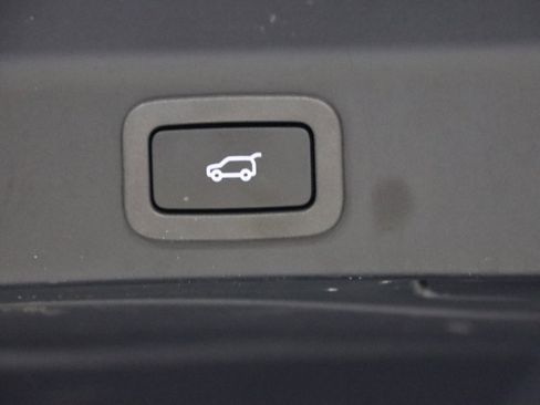 Used 2019 Jaguar F-PACE S image 34