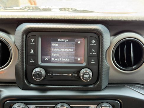 Used 2018 Jeep Wrangler Unlimited Sport S AWD/4WD image 63