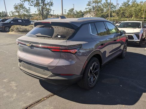 New 2026 Chevrolet Equinox EV LT image 8