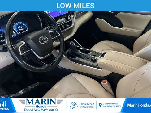 Used 2024 Toyota Highlander Platinum AWD/4WD image 10