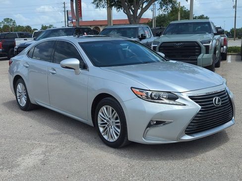Used 2016 Lexus ES 350 w/ Premium Package w/Wood Trim FWD image 3