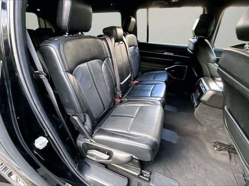 Certified 2024 Jeep Wagoneer L Series II w/ Flexible Seating Group AWD/4WD image 23