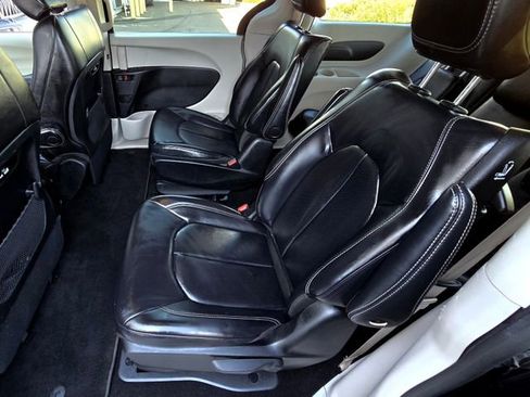 Certified 2024 Chrysler Pacifica Select image 24