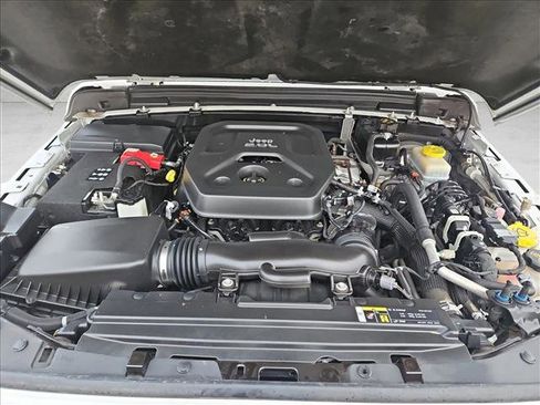 Used 2020 Jeep Wrangler Unlimited Sahara image 23