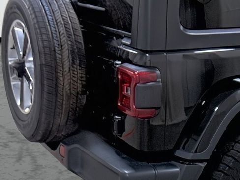 Used 2019 Jeep Wrangler Unlimited Sahara w/ Safety Group AWD/4WD image 13
