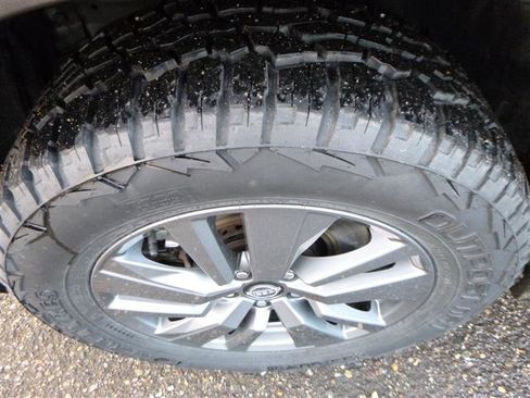 Used 2024 Nissan Pathfinder SV image 25