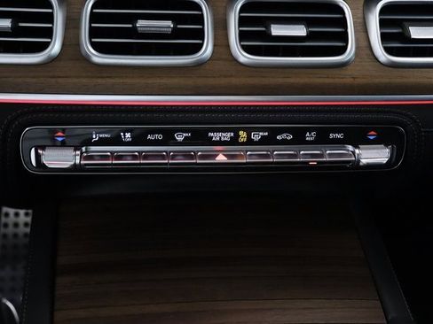 Used 2024 Mercedes-Benz GLS 580 4MATIC image 28