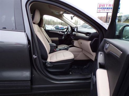 Used 2020 Ford Escape SE image 17