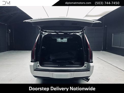 Used 2017 Cadillac Escalade ESV Platinum AWD/4WD image 55