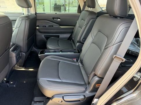 New 2026 Nissan Pathfinder SL image 14