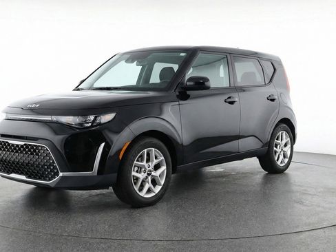 Used 2025 Kia Soul LX w/ LX Technology Package FWD image 3